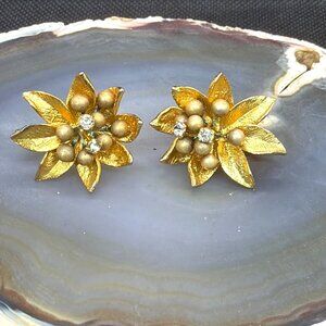 VTG MCM 1950s 3D Floral Clip On Earrings Faux Pearl Rhinestone Layered Flower